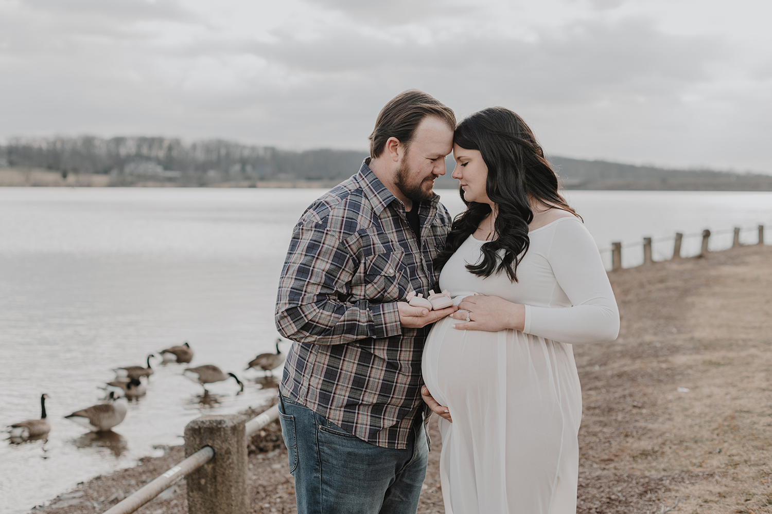 Maternity Photographer Lauren Vaughan